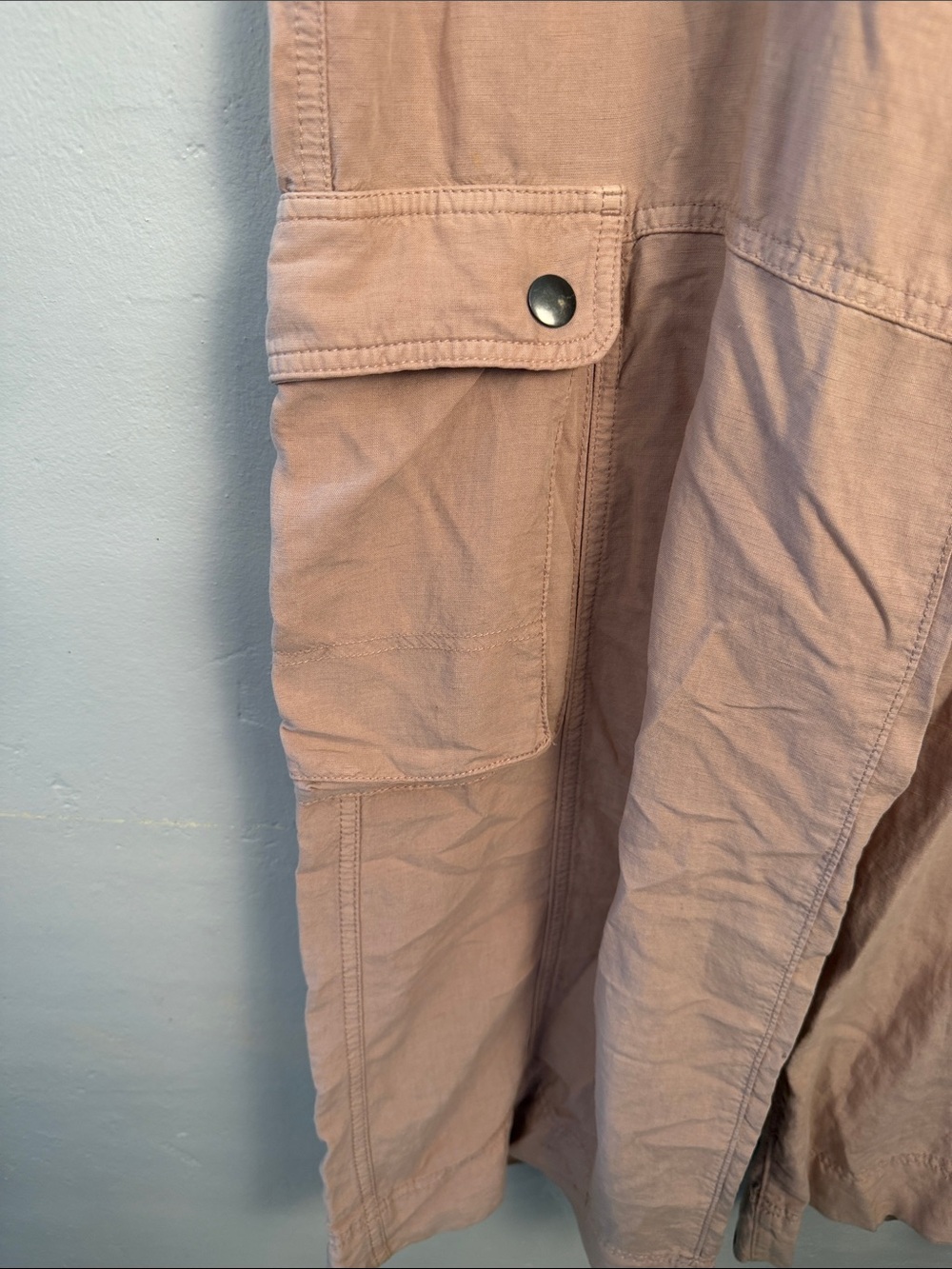 Pilcro Wide-Leg Cargo Pants in Dusty Rose size 6 - Picture 5 of 8